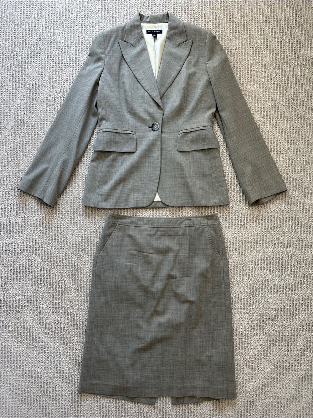 Banana Republic Light Gray Womens Two-Piece Suit